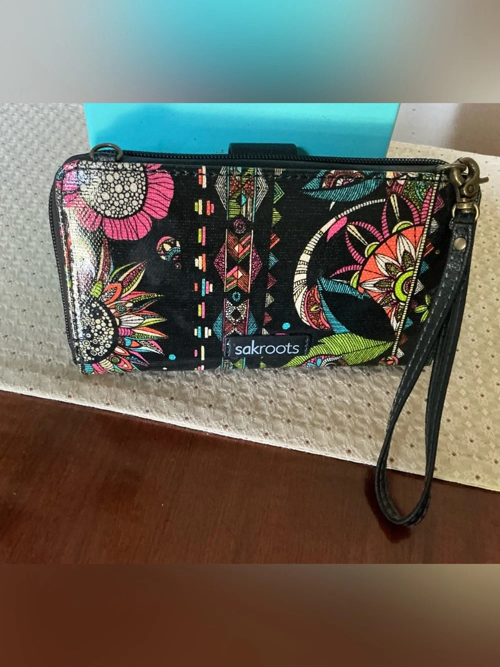 Sakroots Artist Circle Smartphone Wristlet Crossbody NWOT